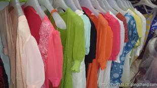 批發市場新風向 男女T恤、中老年大板服飾、韓版連衣裙與童裝尾貨一站式采購指南